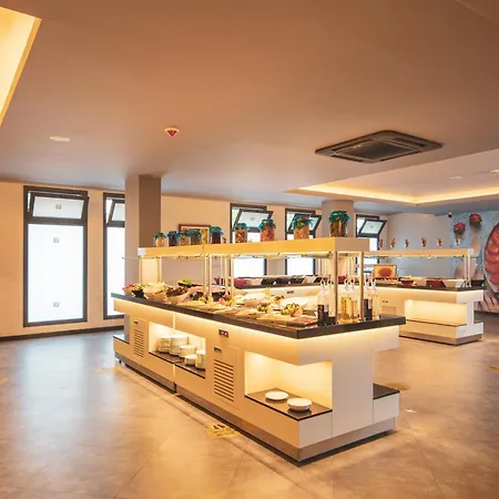 Orka World & Aquapark 4* 厄吕代尼兹